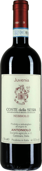 Antoniolo's Nebbiolo Juvenia Coste della Sesia DOC glows ruby red to garnet red in the glass. On the nose opens a fresh, lively bouquet with fruity aromas reminiscent of raspberry jam, ripe cherry, wild berries and spices, with mineral notes, elegant and appealing. On the palate, this young Nebbiolo presents itself tastefully, balanced, full-bodied and soft, of beautiful, clear structure, with fresh acidity and present, well-integrated tannins. Long-lasting, pleasant and pleasant reverberation. Vinification of the Nebbiolo Juvenia Coste della Sesia DOC by Antoniolo For this young Nebbiolo from the cool north of Piedmont, Antoniolo paid great attention to preserving the fruitiness and freshness of the grape variety. For this purpose, the grapes are macerated on the skins for a period of 6 to 8 days and gently submerged again and again, for the best possible extraction of the tannins, colour and aromas. The wine is then transferred to stainless steel tanks in which malolactic fermentation and ageing are carried out for 9 months. Food pairings for the Nebbiolo Juvenia Coste della Sesia by Antoniolo Young, fresh and tasty, this Nebbiolo accompanies dishes of traditional regional cuisine, classic pasta dishes, risotto in many variations, but also a whole meal, red meat, poultry, game and medium-ripe cheeses. We recommend opening the Nebbiolo Juvenia one hour before serving. Awards for the Nebbiolo Juvenia Coste della Sesia DOC by Antoniolo Gambero Rosso: 2 glasses for 2015 Wine Spectator: 90 points for 2013 Vinous Antonio Galloni: 88 points for 2013 Wine Advocate Robert M.Parker: 88 points for 2007 