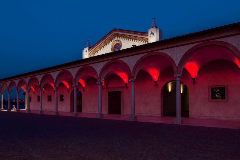 The manor house of Cà dei Frati - atmospherically illuminated
