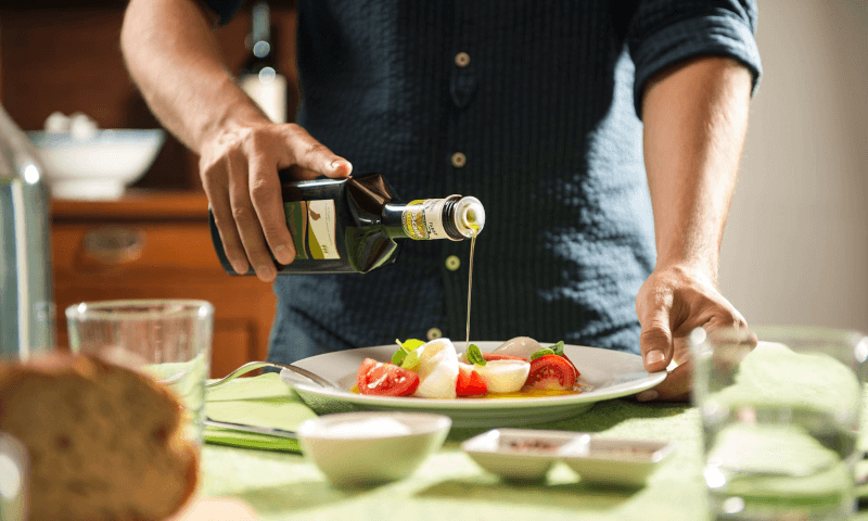 Dressing the olive oil Dressing the olive oil